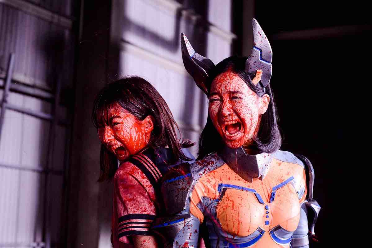 傳奇邪典電影又升級《爆裂魔神少女》血肉橫飛與肉體改造的日式惡趣味！