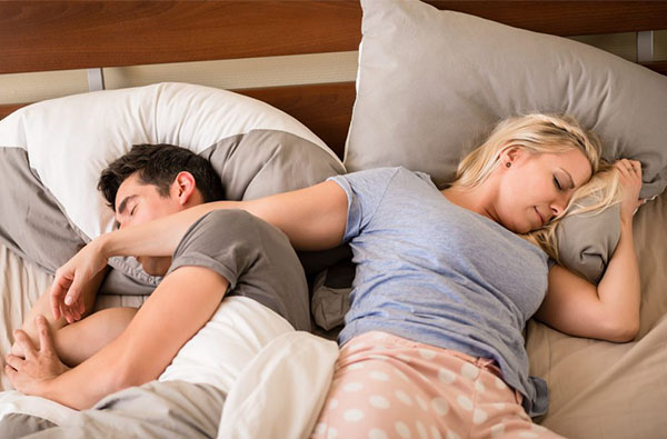 同居一起睡讓感情更長久？也許你該嘗試看看「分開睡」