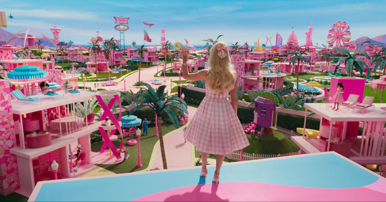 《Barbie芭比》全新預告曝光，瑪格羅比、萊恩葛斯林完美還原經典「芭比Style」