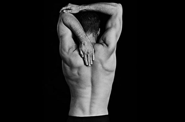 【健身知識】10招運動型男必知「伸展操」，舒緩肌肉疼痛、減少運動傷害！