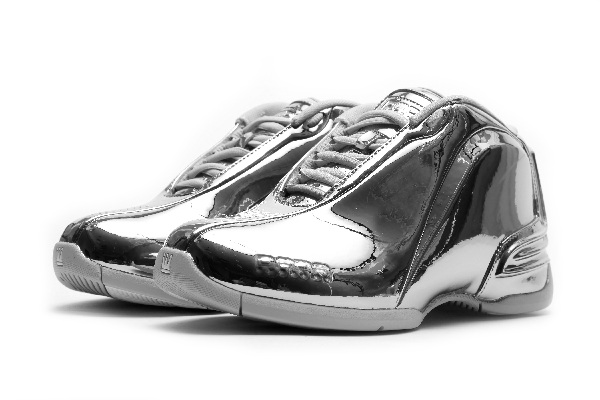經典再現！Chris Webber 傳奇光耀鏡面鞋C-DUBBZ，11月限量發售！