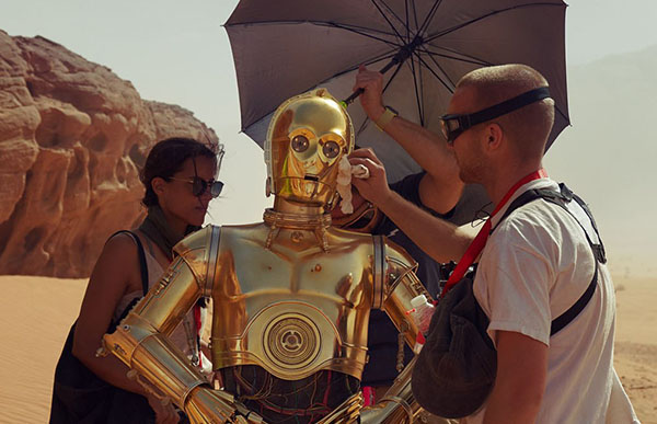 《星際大戰：天行者的崛起》 全新片場照曝光！C-3PO待遇竟高過主角？