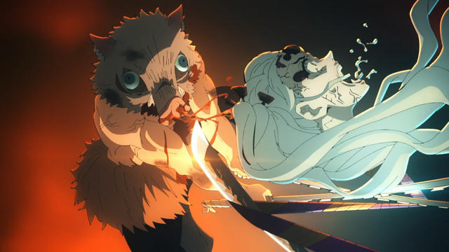 伊之助與善逸合力砍下墮姬的頭!