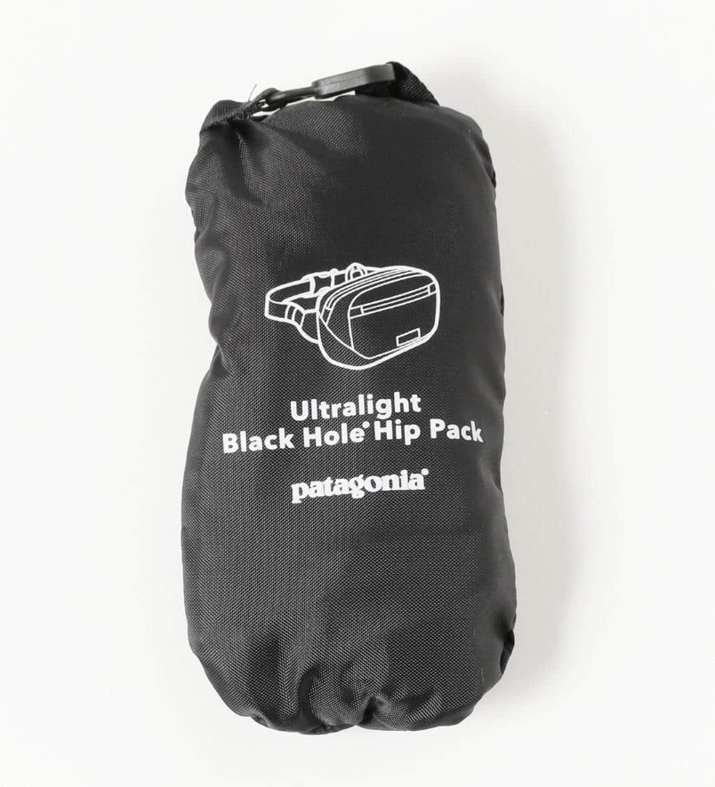 梅雨季怎穿搭？5款「防水包」推薦：TNF、RAINS、PRADA 一次看