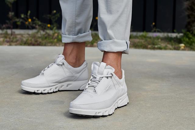 ecco omni vent black