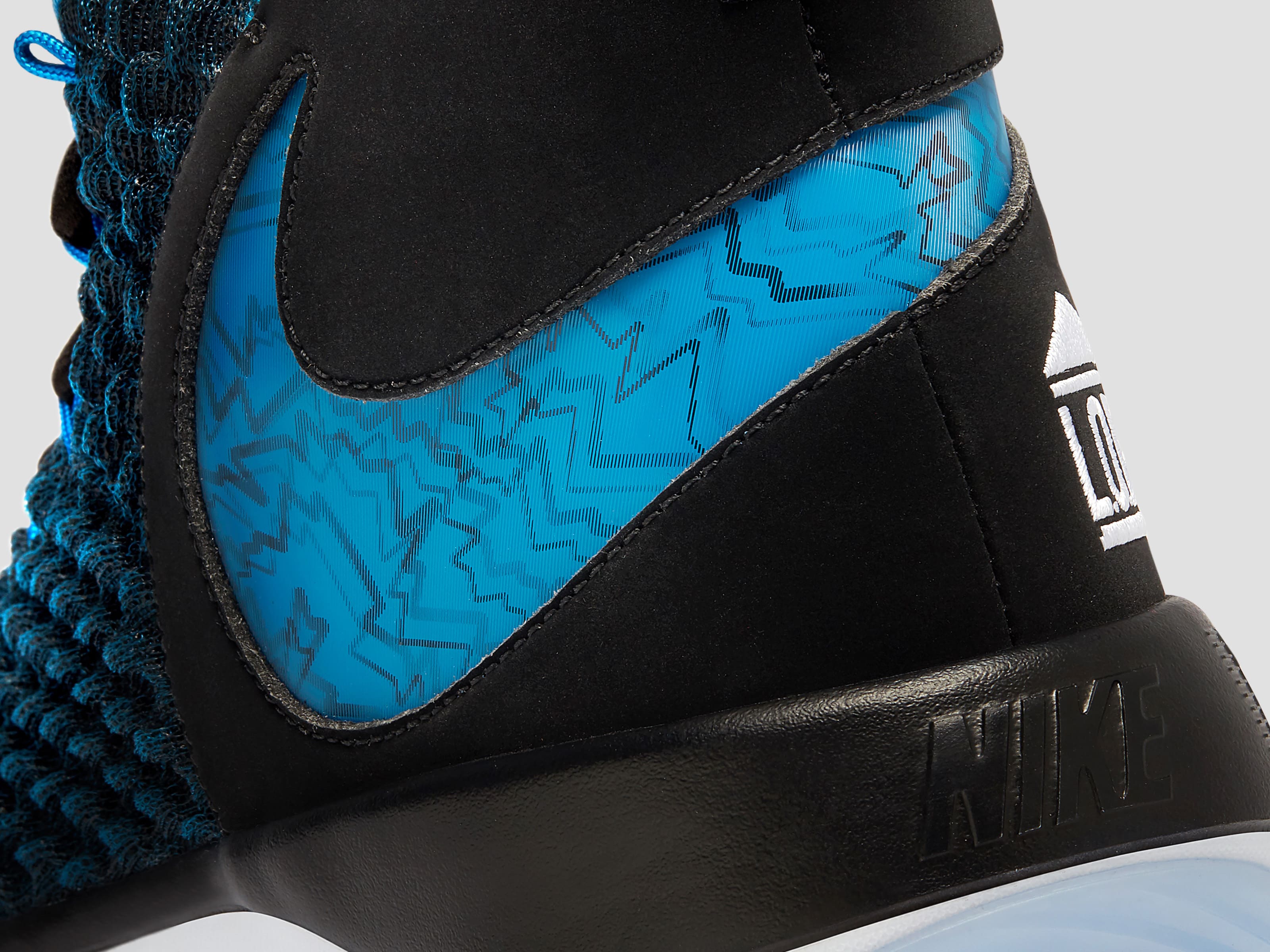nike zoom alphadunk